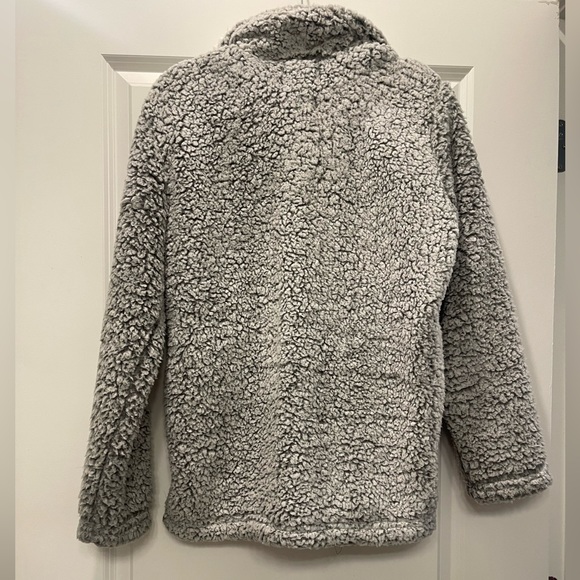 MOD ON TREND | Gray Sherpa Pullover - Picture 2 of 3